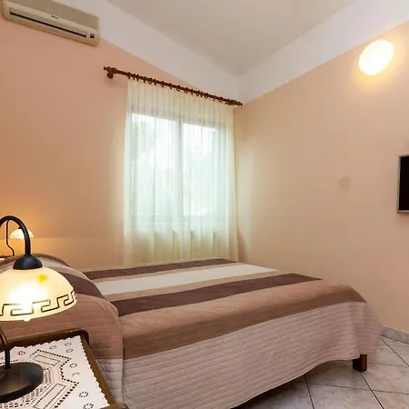 Apartman Fuer Zwei Personen By Interhome Fažana