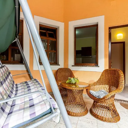 Apartman Fuer Zwei Personen By Interhome Fažana